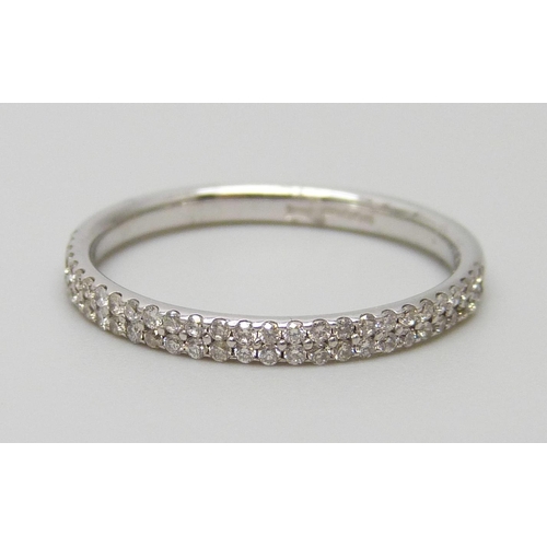 7046 - A 9ct white gold ring with two rows of diamonds, 1.6g, N