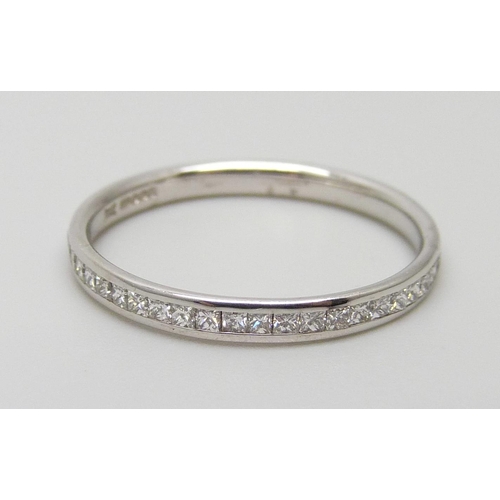 7052 - A 9ct white gold ring set with princess cut diamonds, 1.4g, N½