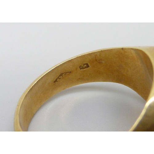 7064 - A yellow metal ring, marked 750, lacking stone, 13.9g, R