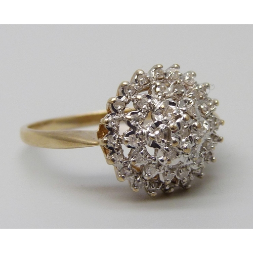 7069 - A 9ct gold and diamond ring, 3.2g, R/S