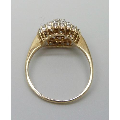 7069 - A 9ct gold and diamond ring, 3.2g, R/S