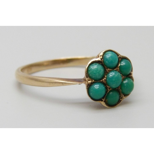 7075 - A 9ct gold turquoise cluster ring, Birmingham 1972, 2g, T