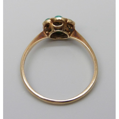 7075 - A 9ct gold turquoise cluster ring, Birmingham 1972, 2g, T