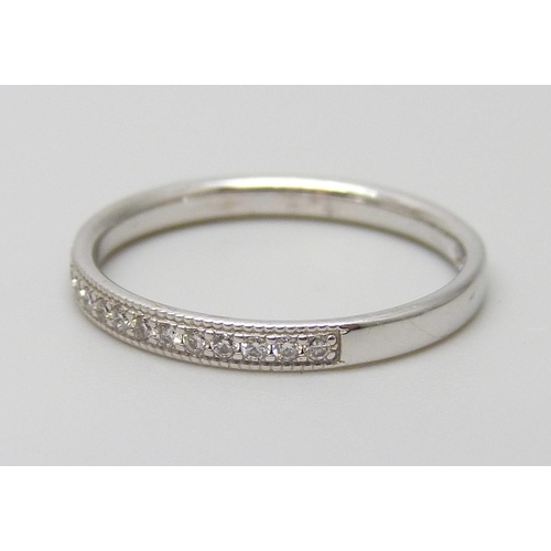 7083 - A 9ct white gold ring set with brilliant cut diamonds, 1.4g, L½