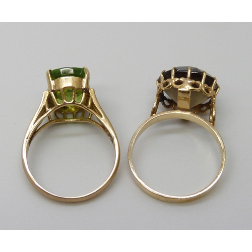 7096 - A 9ct gold and smoky quartz ring, 2.9g, M, and a yellow metal and green stone ring, 3.9g, M