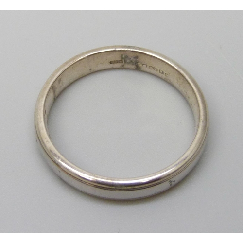 7098 - An argentium 958 silver ring with Palladium 950 inlay, 3.9g, R