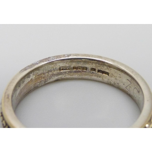 7106 - An argentium 958 silver ring with yellow gold overlay, 3.4g, N