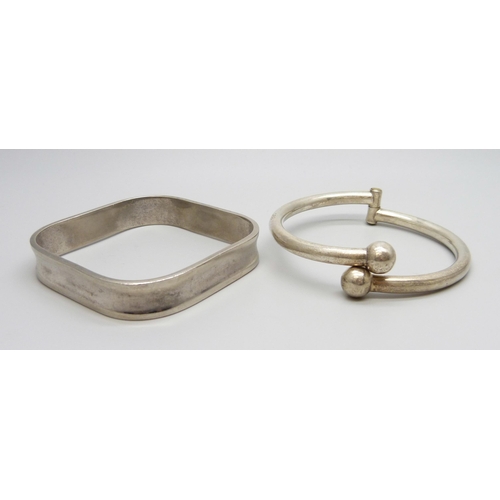 7130 - Two silver bangles, 59.2g