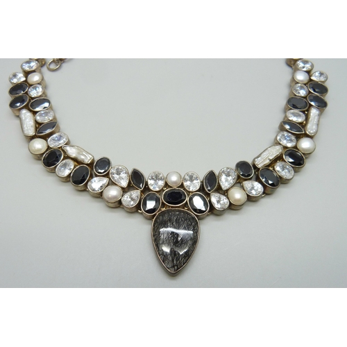 7131 - A large silver necklace set with pearl and other stones