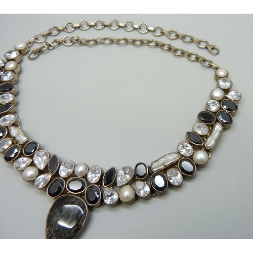 7131 - A large silver necklace set with pearl and other stones