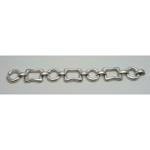 7134 - A 925 silver bracelet, 39.3g