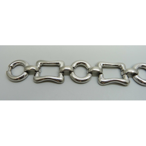 7134 - A 925 silver bracelet, 39.3g