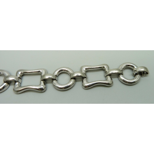 7134 - A 925 silver bracelet, 39.3g