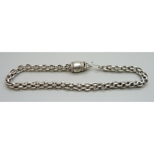 7135 - A heavy silver necklace, 105g, 41cm