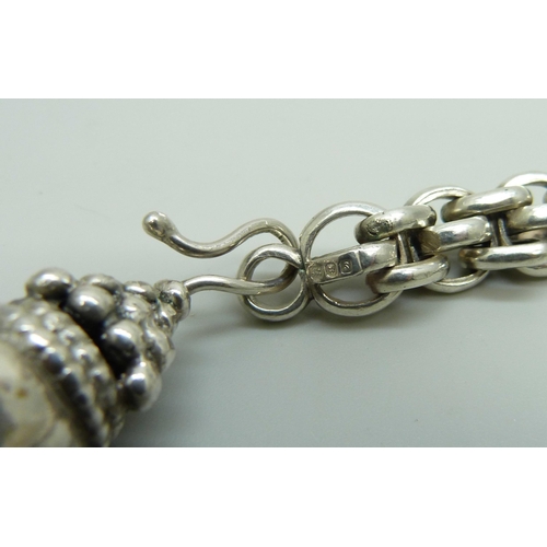 7135 - A heavy silver necklace, 105g, 41cm