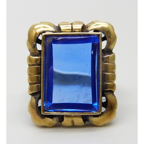 7138 - A silver gilt cushion shape blue stone ring, O, marked 830