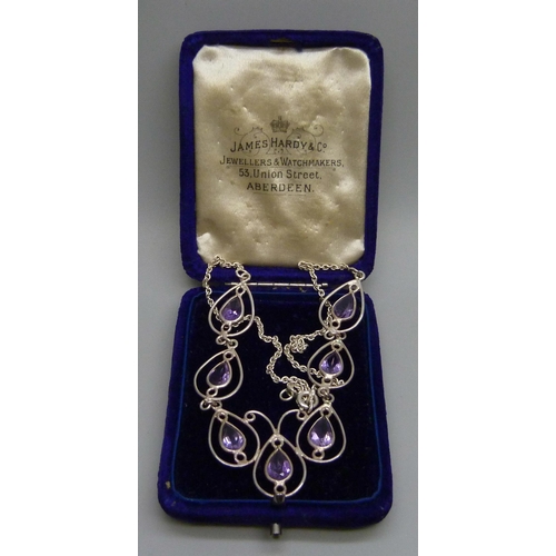 7144 - A silver and amethyst necklace