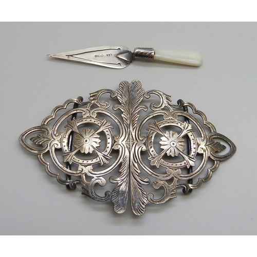 7159 - A silver buckle and a silver bookmark