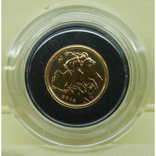 7185 - The Royal Mint gold quarter sovereign, 1.99g, cased