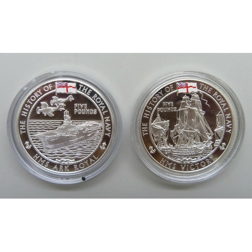 7195D - Two 1oz. silver proof £5 coins, one with certificate, 2004 and 2005