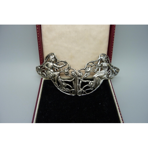 7196 - A silver nurses belt buckle, London 1903, Samuel Jacob, 59g