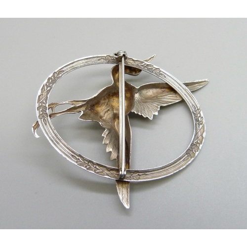 7198 - A large bird brooch