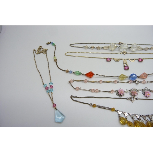 7199 - Eight vintage necklaces