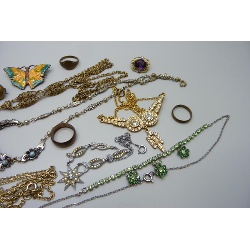 7212 - A collection of vintage jewellery