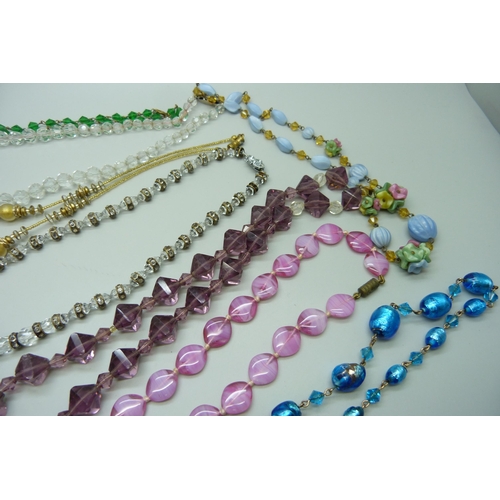 7214 - Ten vintage necklets