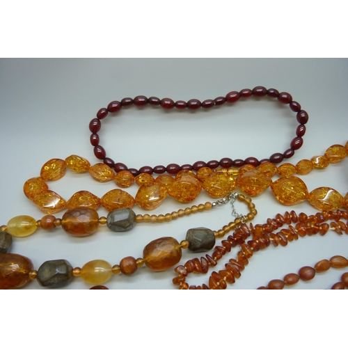 7215 - A collection of amber and amber coloured jewellery