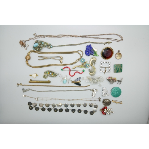 7236 - A collection of vintage jewellery