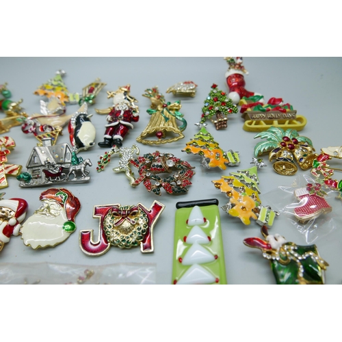 7253 - Fifty-two Christmas brooches