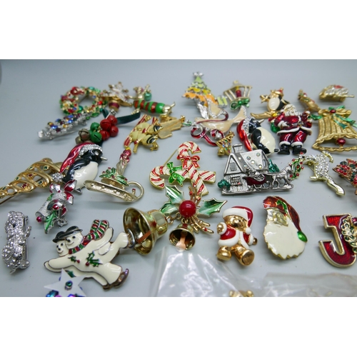 7253 - Fifty-two Christmas brooches