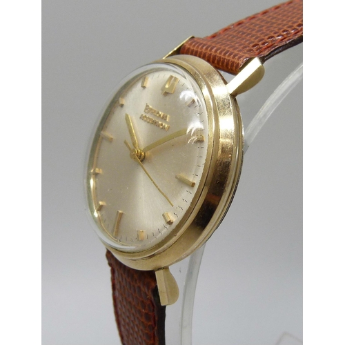 7256 - A Bulova Accutron gold plated electronic wristwatch, 34mm