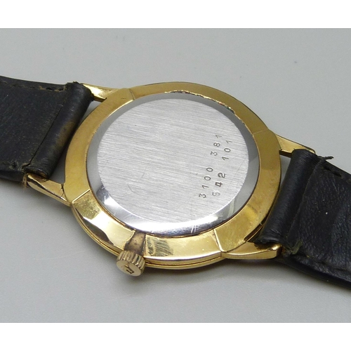 7272 - A Universal Geneve gold plated manual wind wristwatch, 31mm