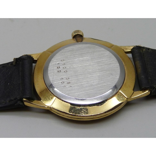 7272 - A Universal Geneve gold plated manual wind wristwatch, 31mm