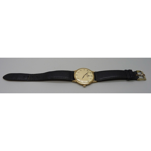 7272 - A Universal Geneve gold plated manual wind wristwatch, 31mm