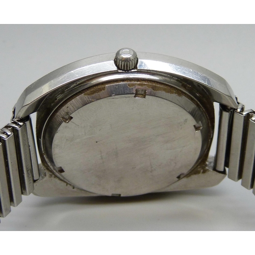 7296 - An Omega Electronic F300Hz stainless steel bracelet watch, ref. 198.030, 37mm