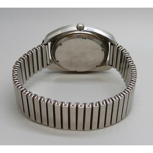 7296 - An Omega Electronic F300Hz stainless steel bracelet watch, ref. 198.030, 37mm