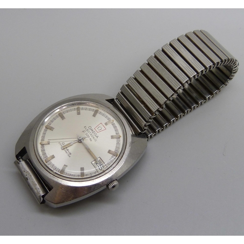 7296 - An Omega Electronic F300Hz stainless steel bracelet watch, ref. 198.030, 37mm