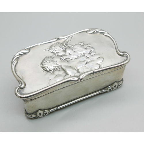 7325 - A silver Art Nouveau trinket box, Birmingham 1901, 103g, 10cm wide at the base