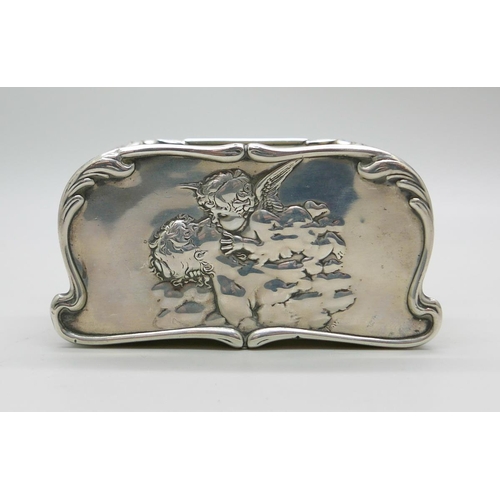 7325 - A silver Art Nouveau trinket box, Birmingham 1901, 103g, 10cm wide at the base