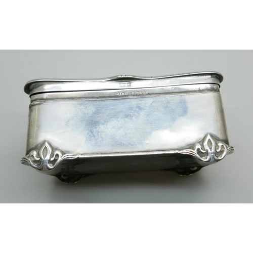 7325 - A silver Art Nouveau trinket box, Birmingham 1901, 103g, 10cm wide at the base