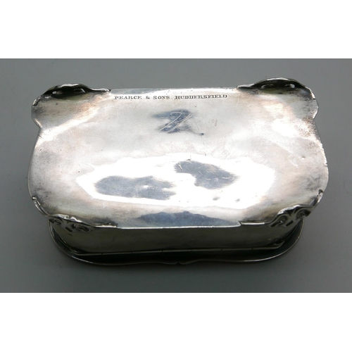 7325 - A silver Art Nouveau trinket box, Birmingham 1901, 103g, 10cm wide at the base