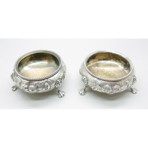 7332 - A pair of Victorian silver salts, gilt interior, London 1887, 123g