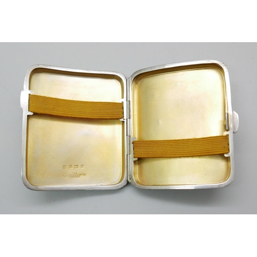 7347 - A silver cigarette case, 70g