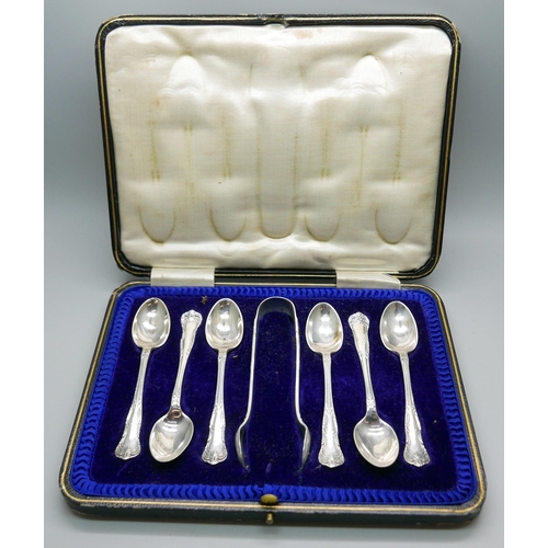 7349 - A cased set of silver spoons and sugar bows, 125g