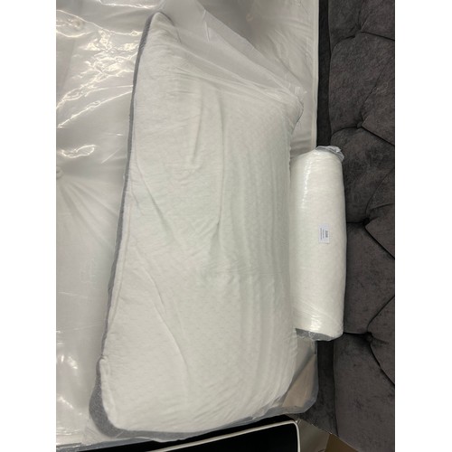 3166 - A pair of Memory Foam pillows