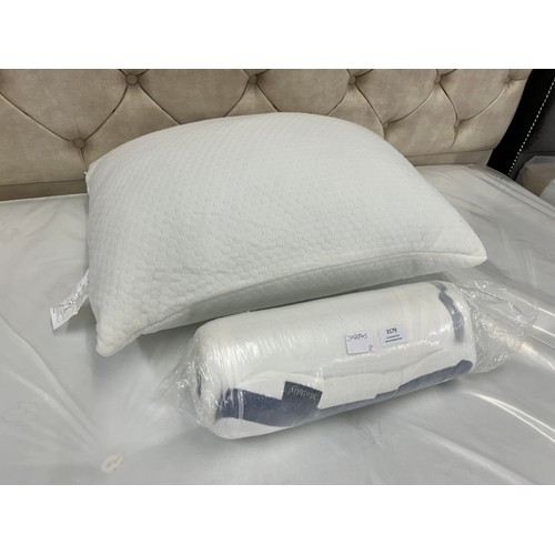 3179 - A pair of Memory Foam pillows