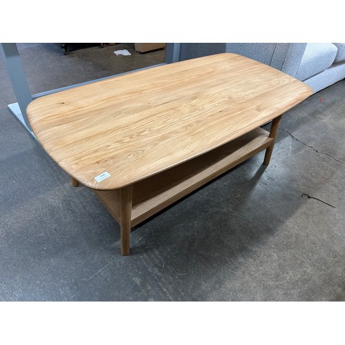 3206 - An oak coffee table